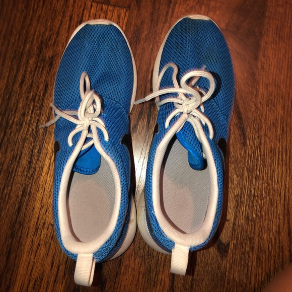 Nike Roshes - Picture 5 of 5